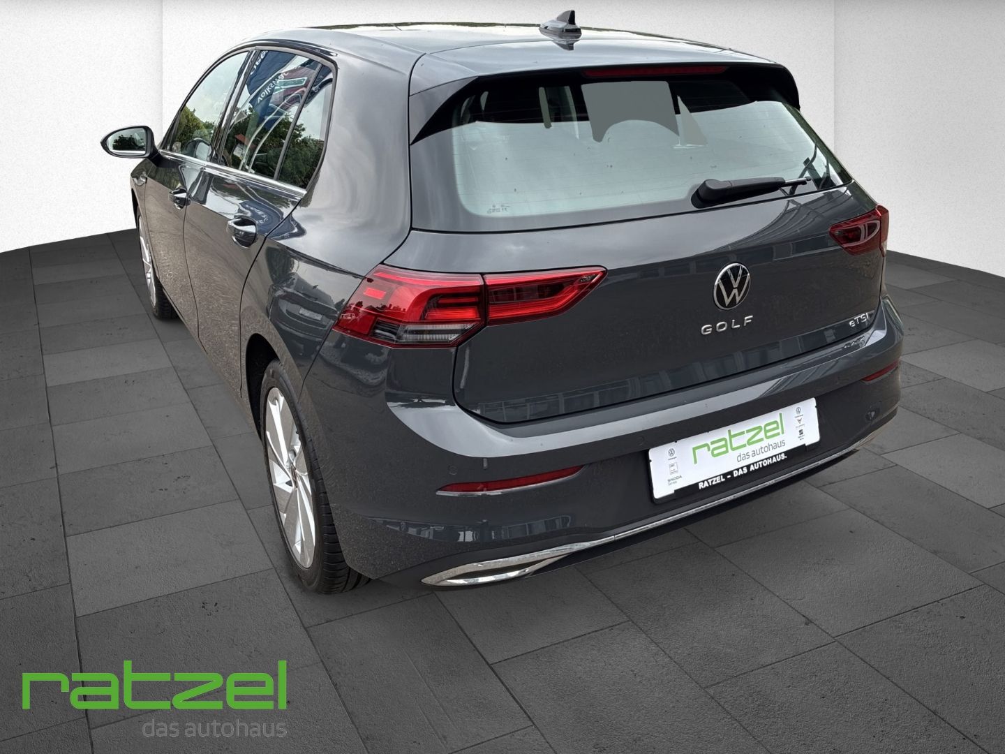 Fahrzeugabbildung Volkswagen Golf VIII Style eTSI DSG LED ergoActive Sitz App