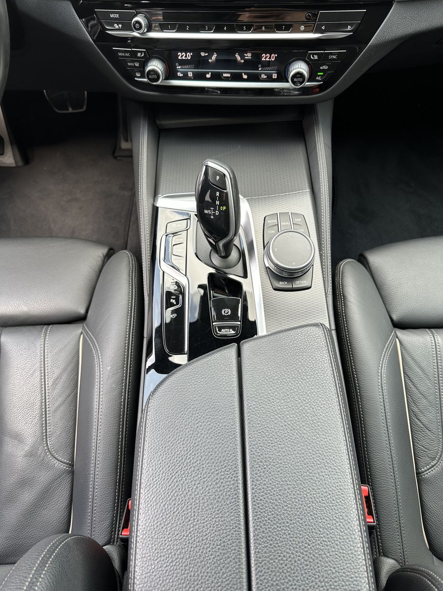 Fahrzeugabbildung BMW 545e xDrive M-Sport NAV+LASER+AHK+GLAS+ACC+HUD