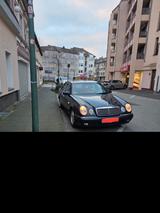 Mercedes-Benz E 230 AVANTGARDE Avantgarde - schwarze Mercedes-Benz E 230