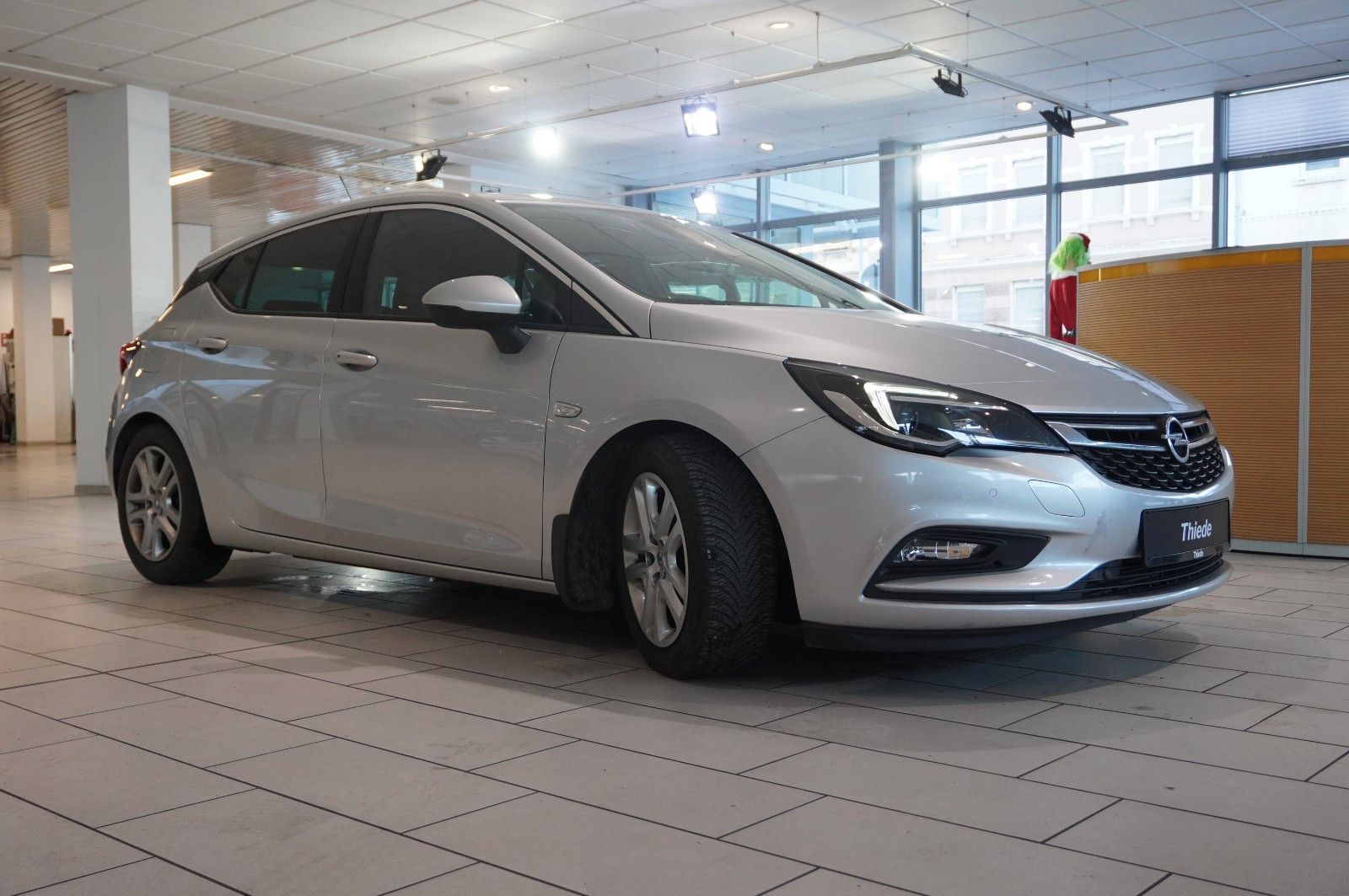 Fahrzeugabbildung Opel Astra K Lim. 1.4T INNOV. NAVI/LED/KAMERA/TEMP.
