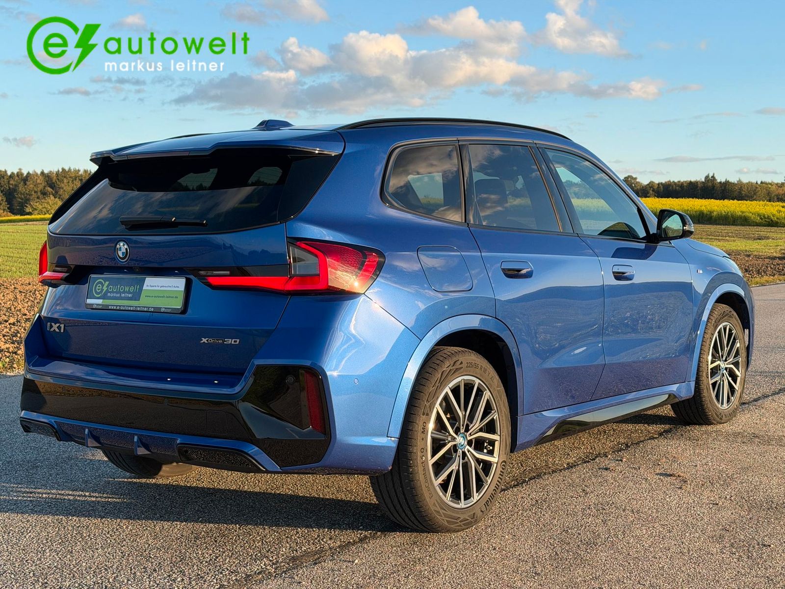 BMW iX1 xDrive30 M Sport 65kWh AHK h/k Premium DA imagem 3