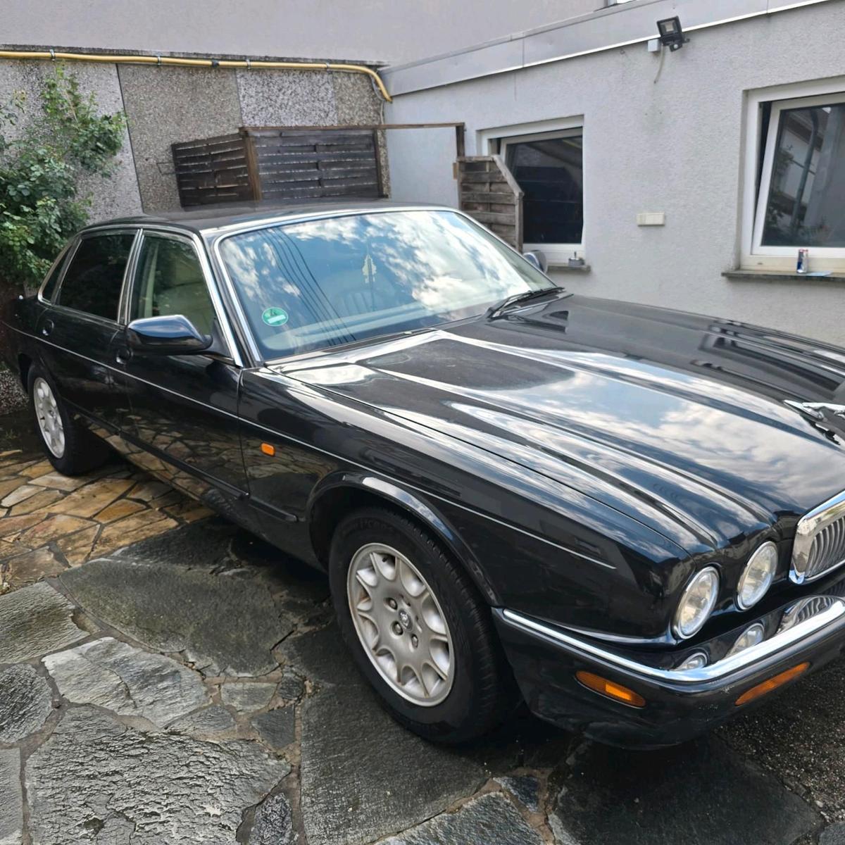 Jaguar XJ8