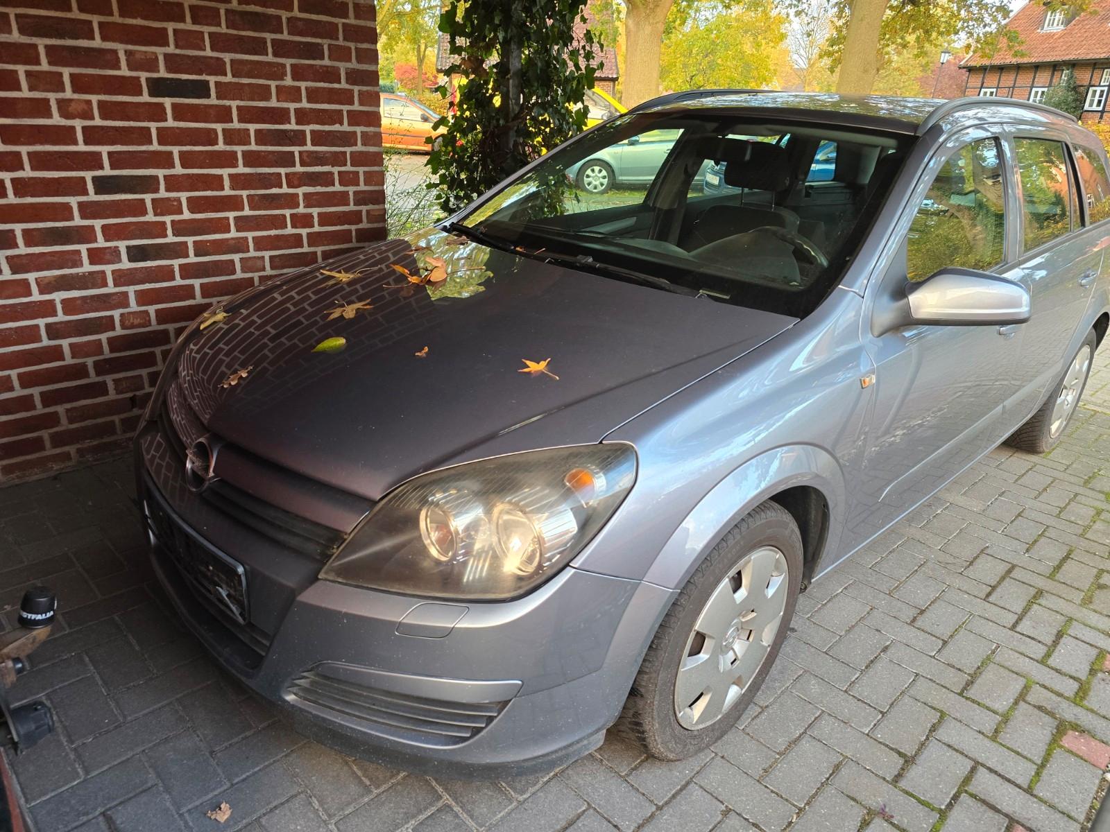 Opel Astra 2005 — rear view