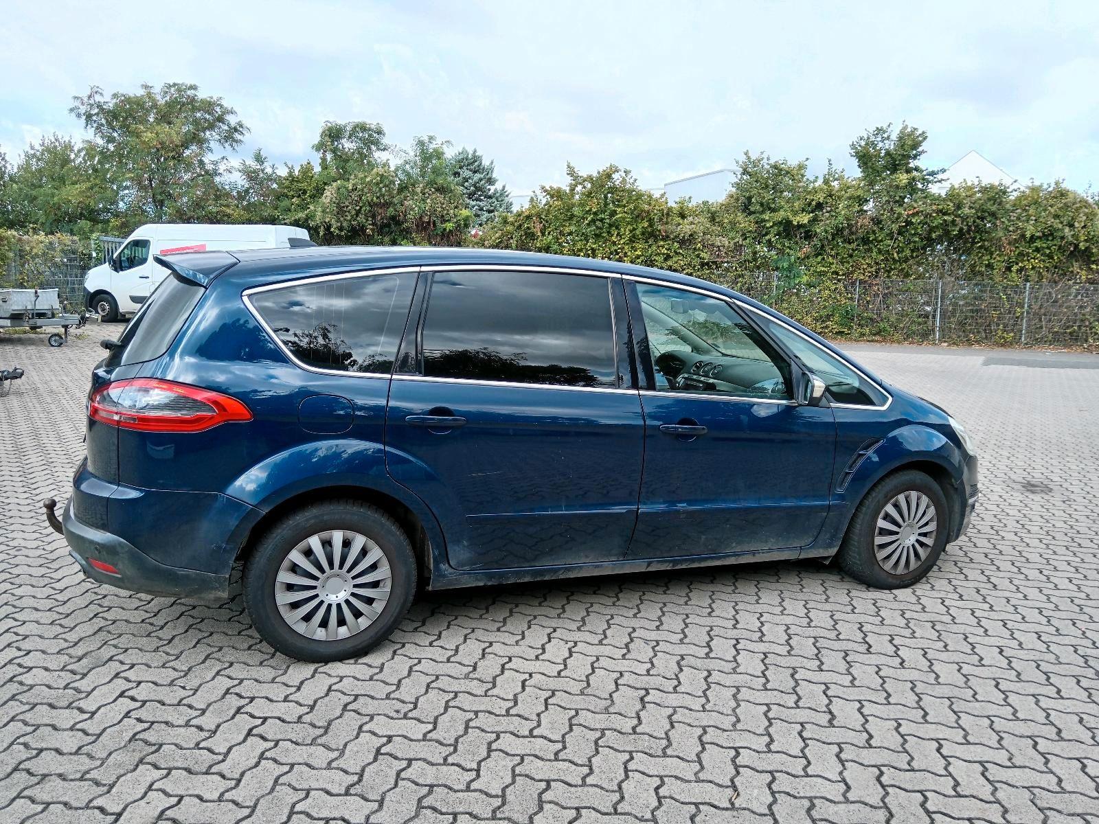 Ford S-MAX 2012 — interior