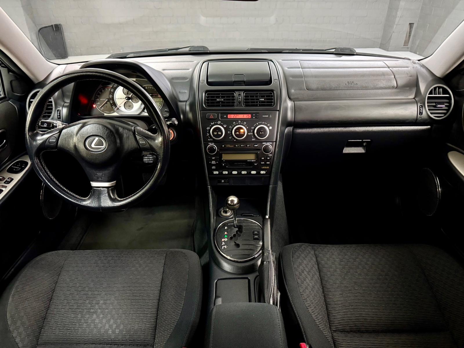 LEXUS IS 300 213 ch BVA 6 cylindres en ligne - 192400 km