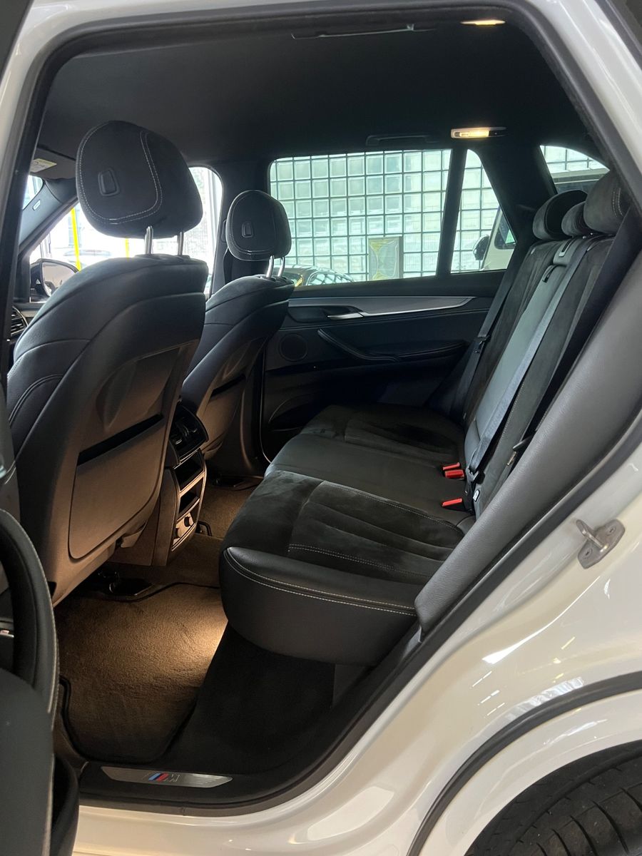 Fahrzeugabbildung BMW X5 xDrive 30 d M Sport Paket
