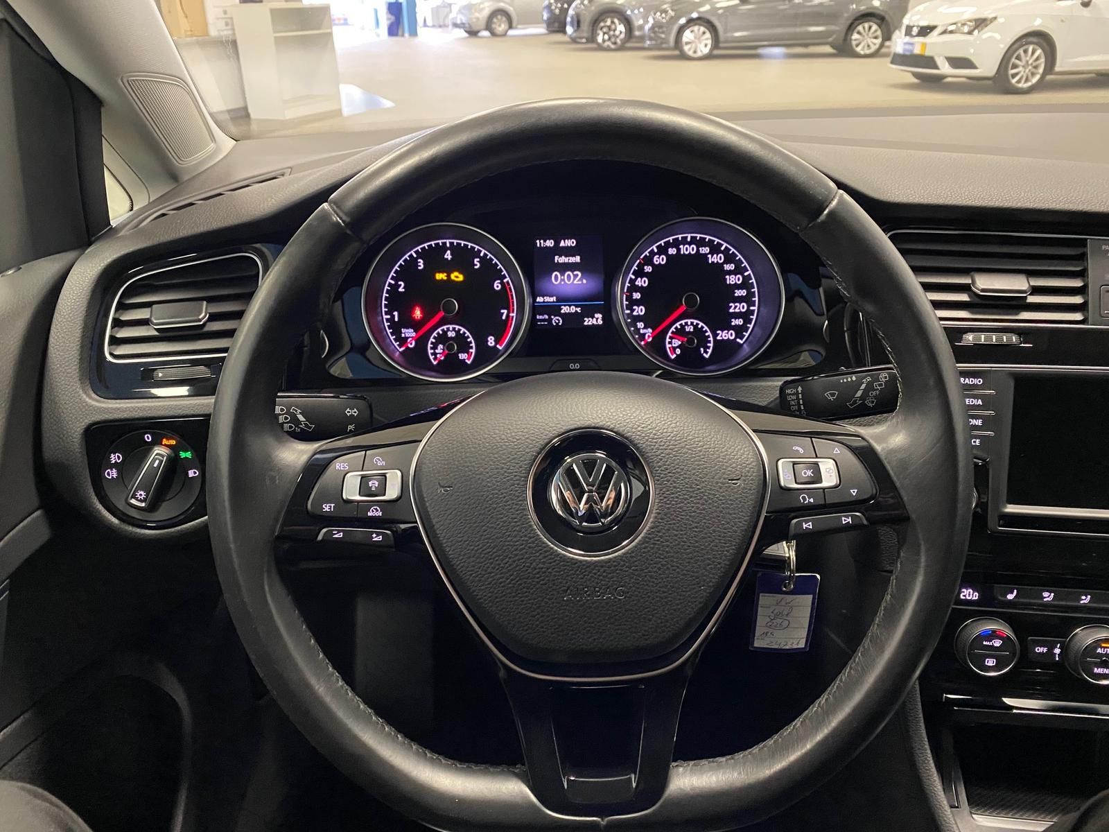 Fahrzeugabbildung Volkswagen Golf 1.4 16V TSI 1395 ccm Highline PDC+NAVI+ACC+