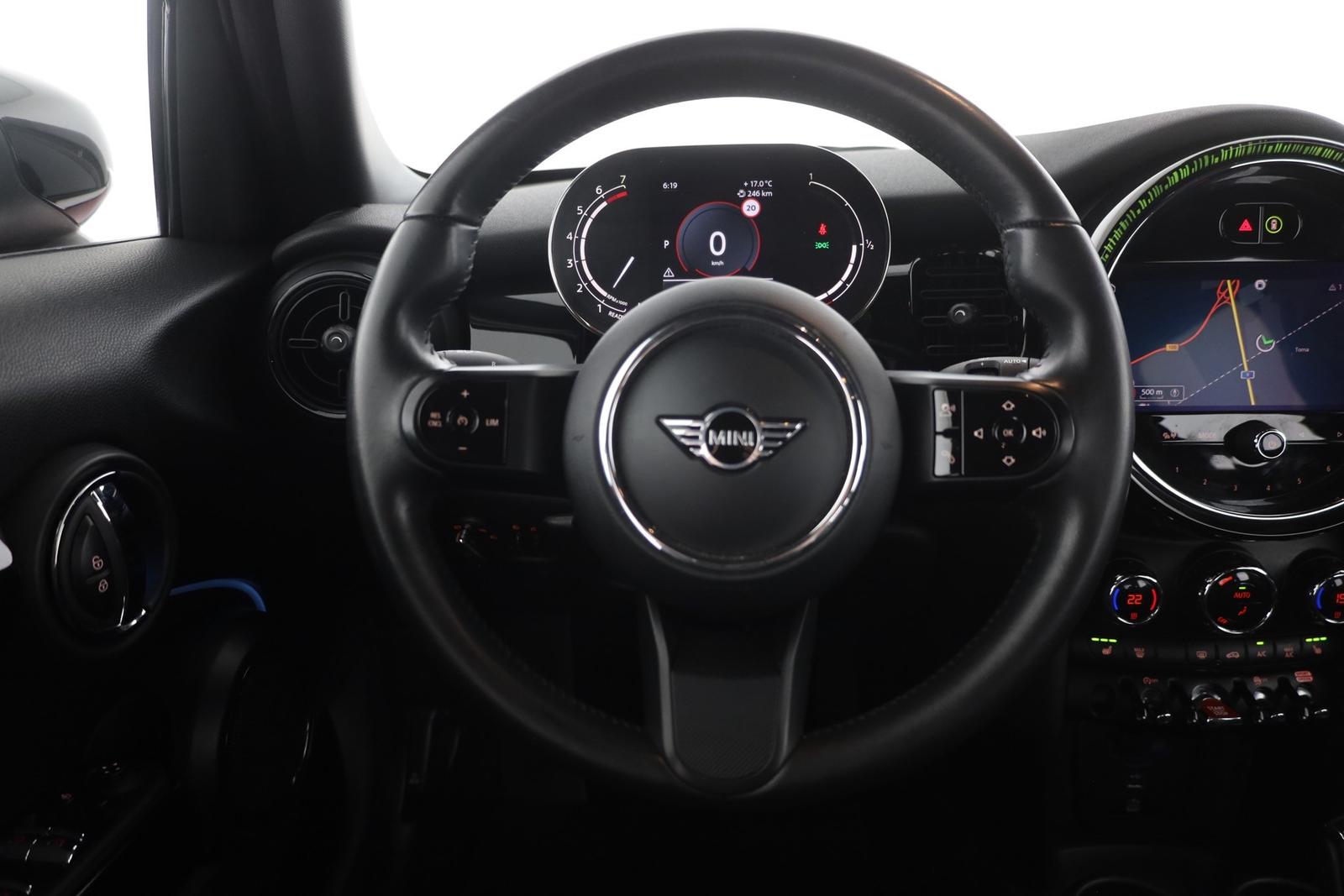 MINI Cooper 1.5 Classic Trim LED Navi Kamera Leder