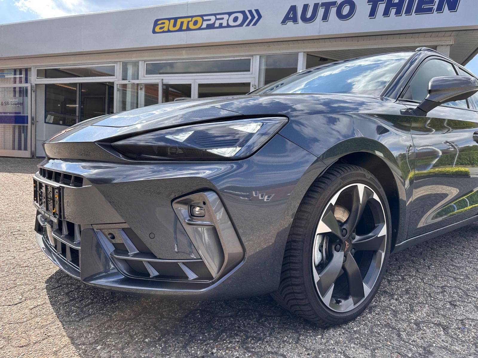 Fahrzeugabbildung CUPRA Leon Sportstourer 2.0 TDI DSG GJR/AHK/ACC/LED