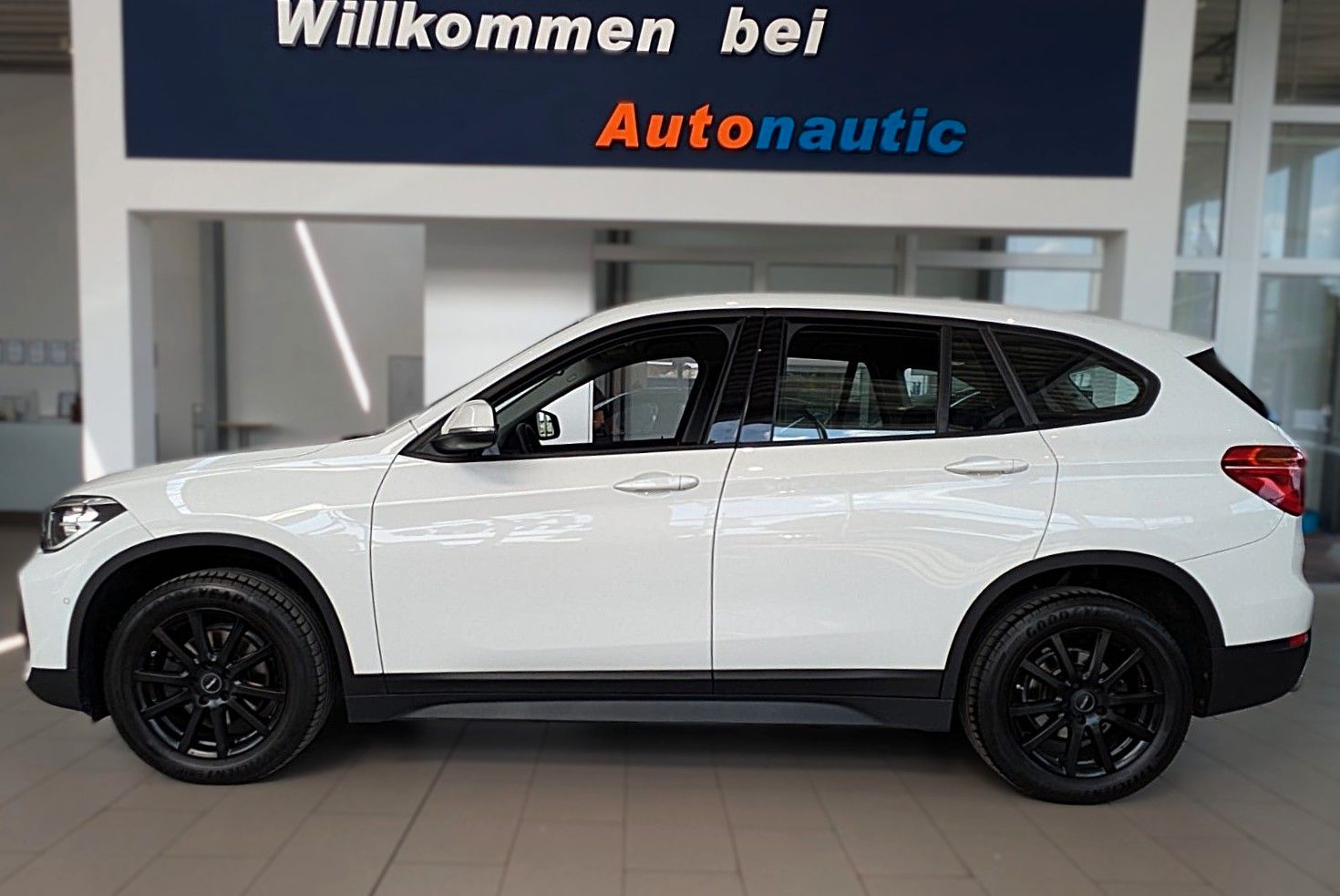 Fahrzeugabbildung BMW X1 18i LCI NAVI SHZ AHK PDC KLIMAAUT 8xALU