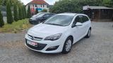 Opel Astra J Sports Tourer Selection - Opel Astra mit Benzin-Antrieb: Weiß, Kombi