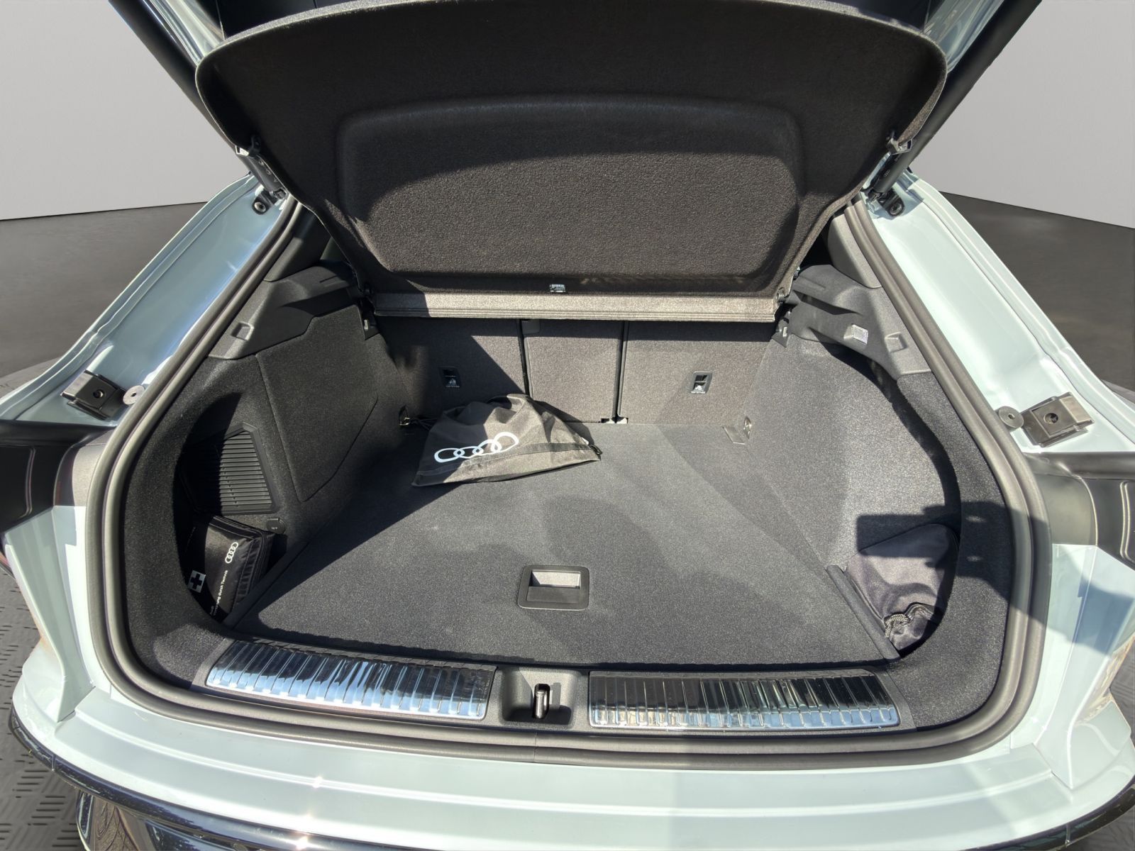 Audi Q3 SUV e-hybrid S line Matrix LED Pano HuD B&O foto 17