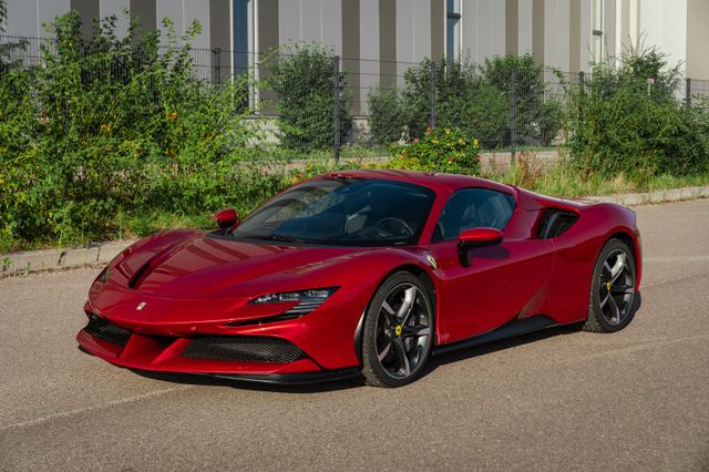 Ferrari SF90 Spider Rosso Fuoco Carbon Lift