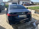 BMW i5 eDrive40 - M-Sportpaket Driving Assistant AHK - schwarze BMW i5