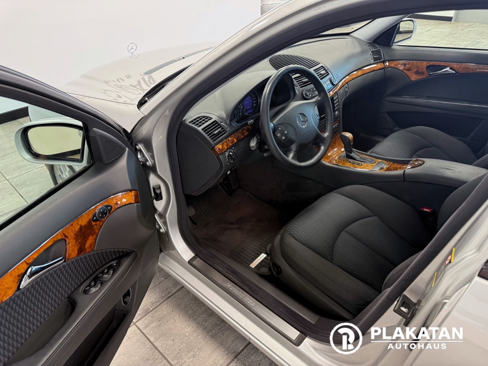 Fahrzeugabbildung Mercedes-Benz E 240 ELEGANCE, TÜV Neu, 2 Hand