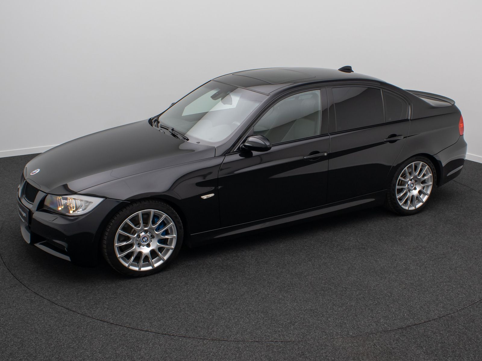 Fahrzeugabbildung BMW 335i M Sport NaviProf Xenon GSD HiFi TV Komfort
