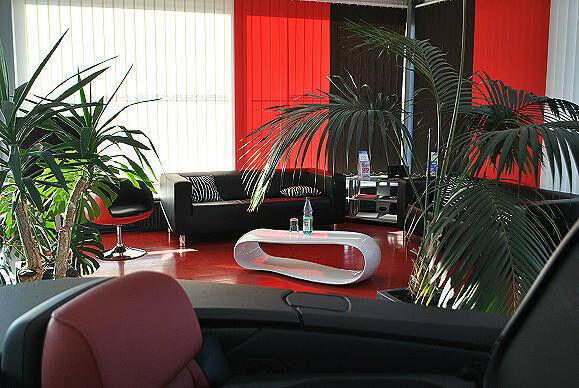 showroom-image-top