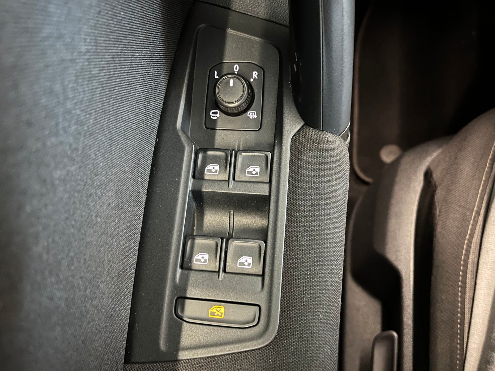 Fahrzeugabbildung Volkswagen Tiguan 2.0 TDi Comfortline NAVI LED WinterPaket