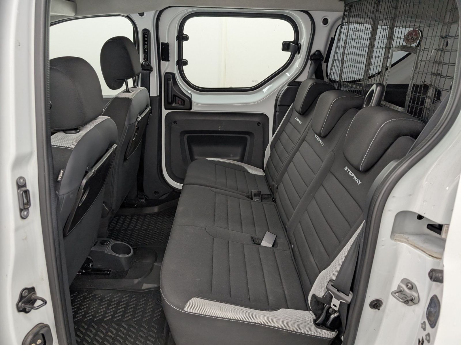 DACIA Dokker  Stepway Plus TCe 130 Navi AHK Kamera – Bild 9