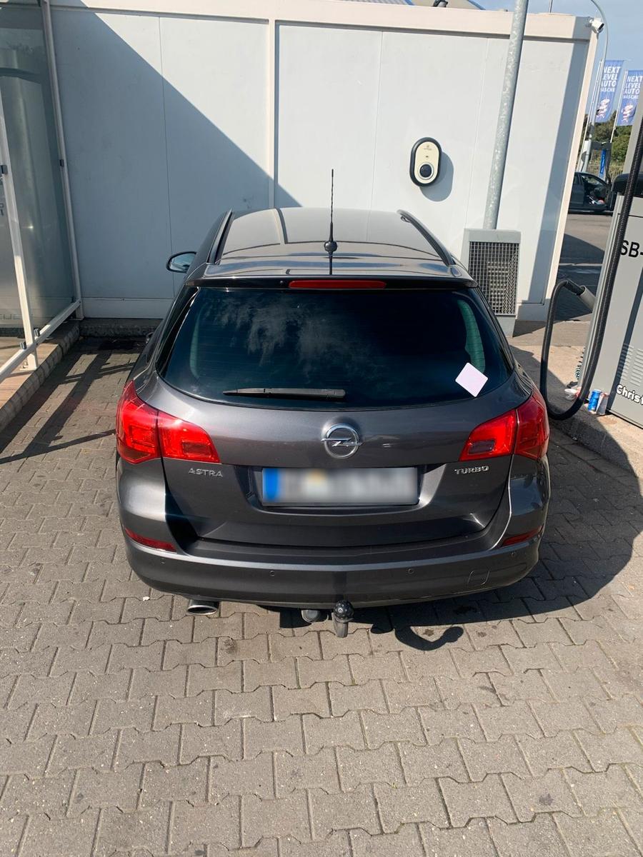 Opel Astra 2012 — photo 6