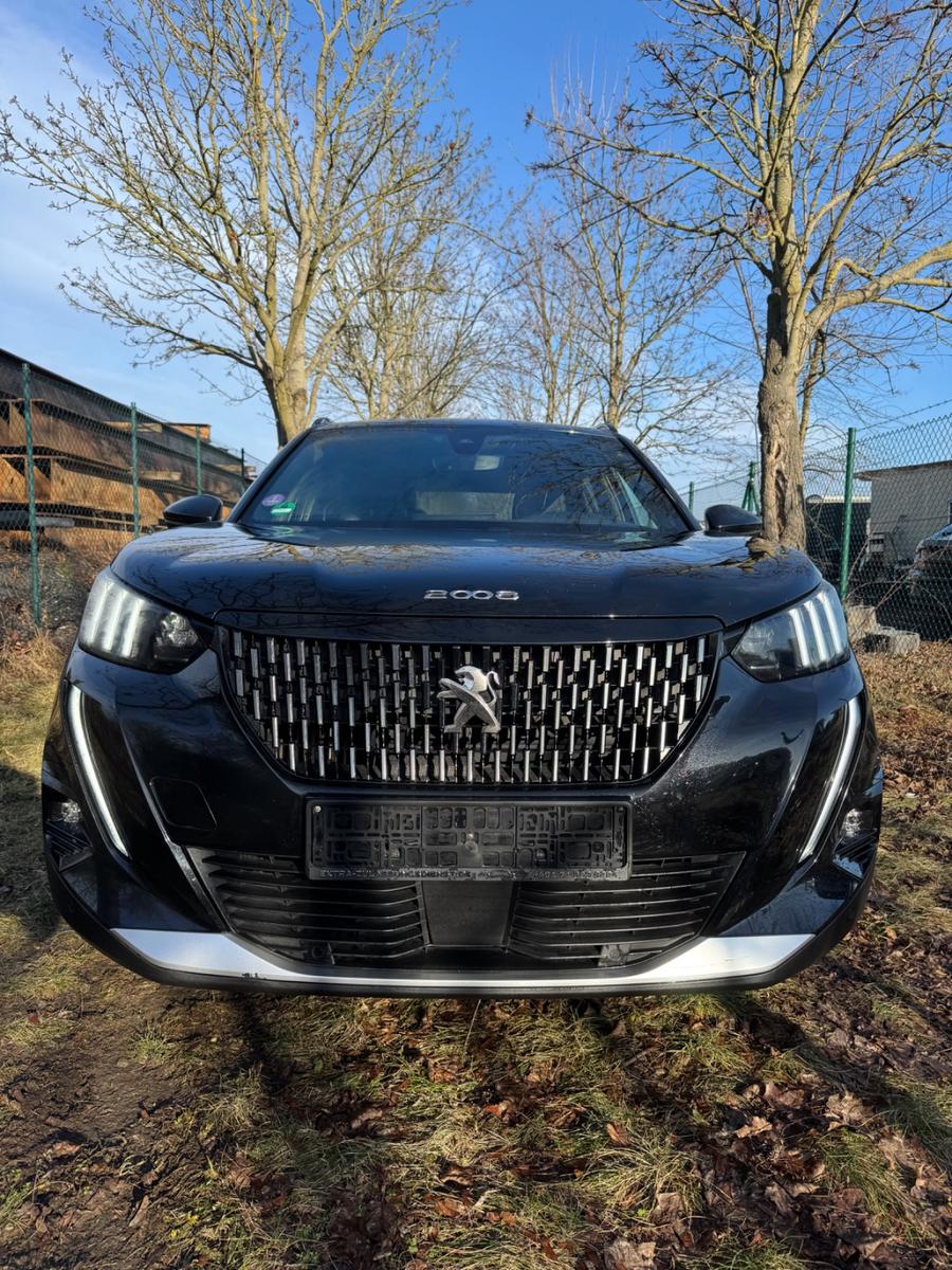 Peugeot 2008 GT line  Panorama/360 Kamera/TÜV Bis 04.26