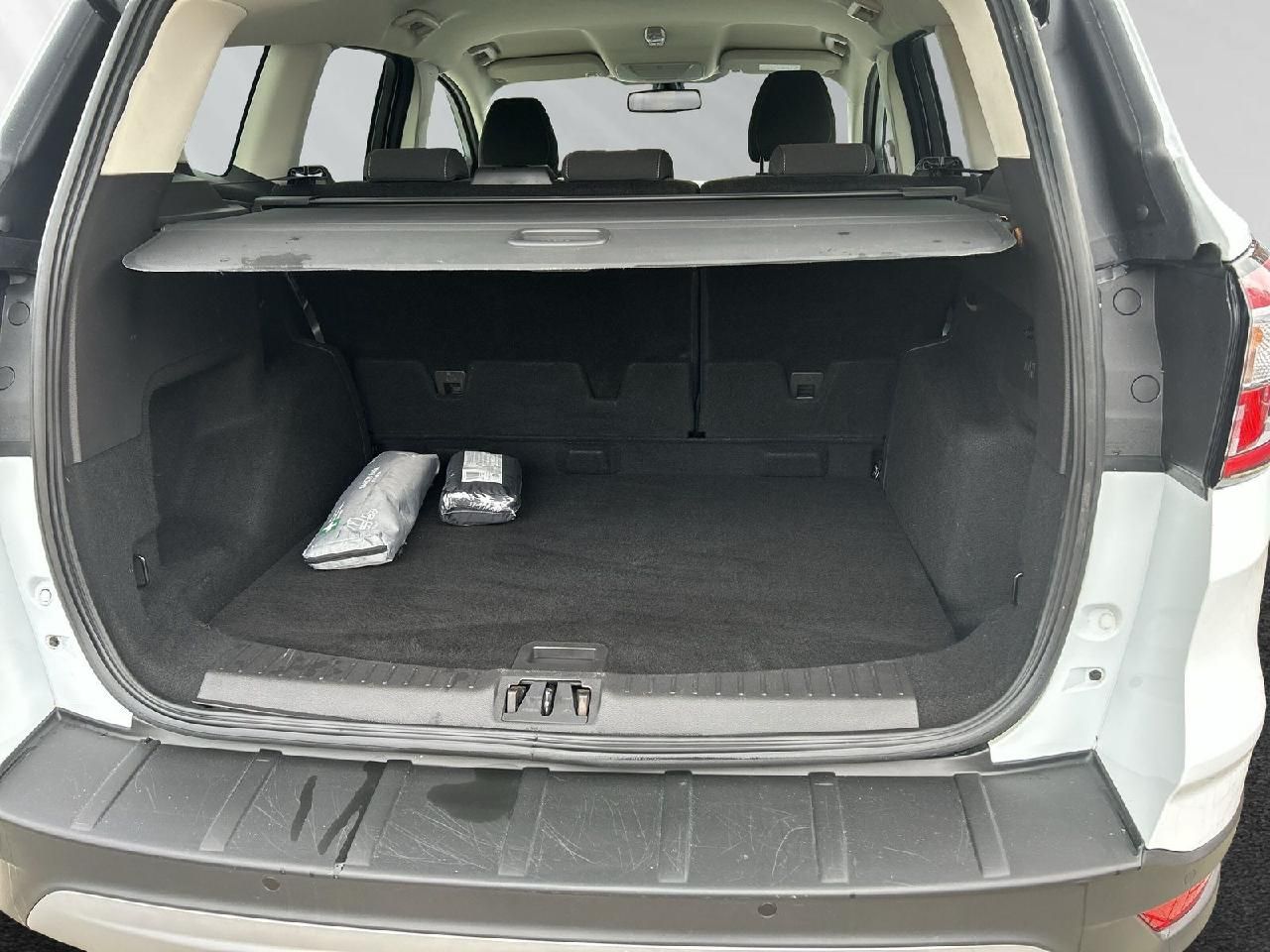 Fahrzeugabbildung Ford Kuga 1,5 Cool & Connect