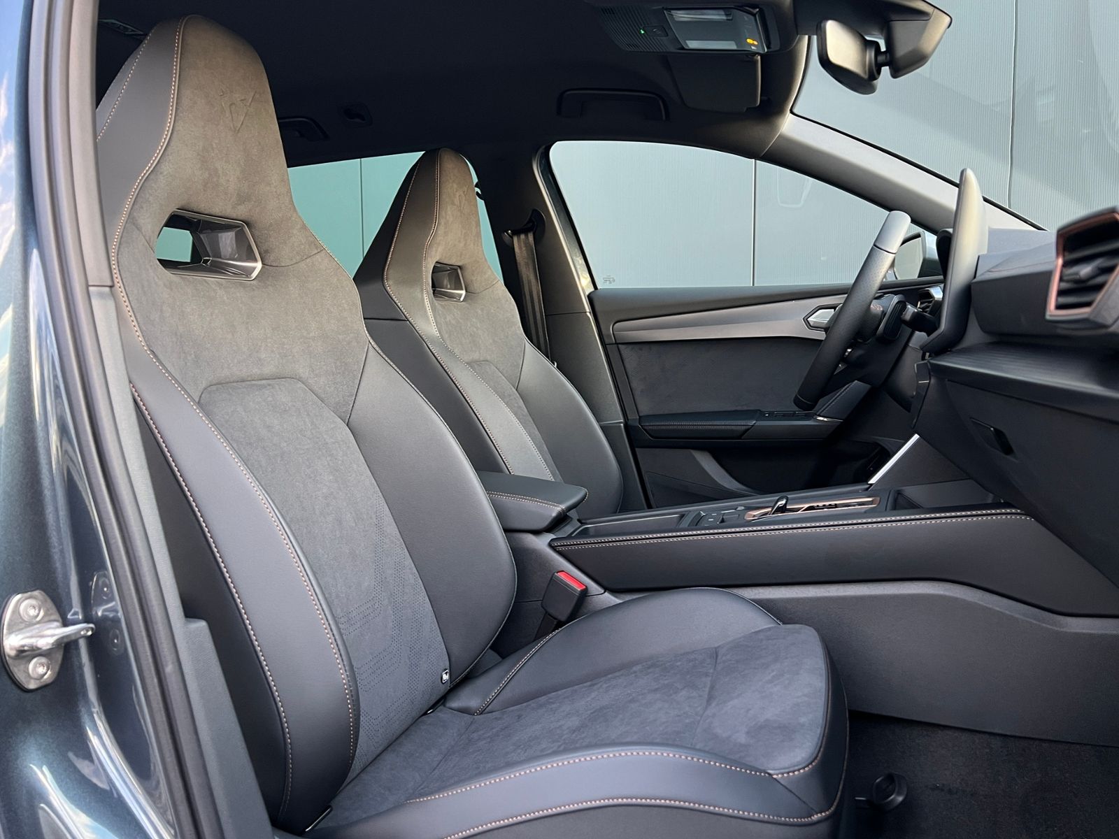 Fahrzeugabbildung CUPRA Leon Sportstourer VZ 2.0 TSI DSG 4Drive *AHK, LE