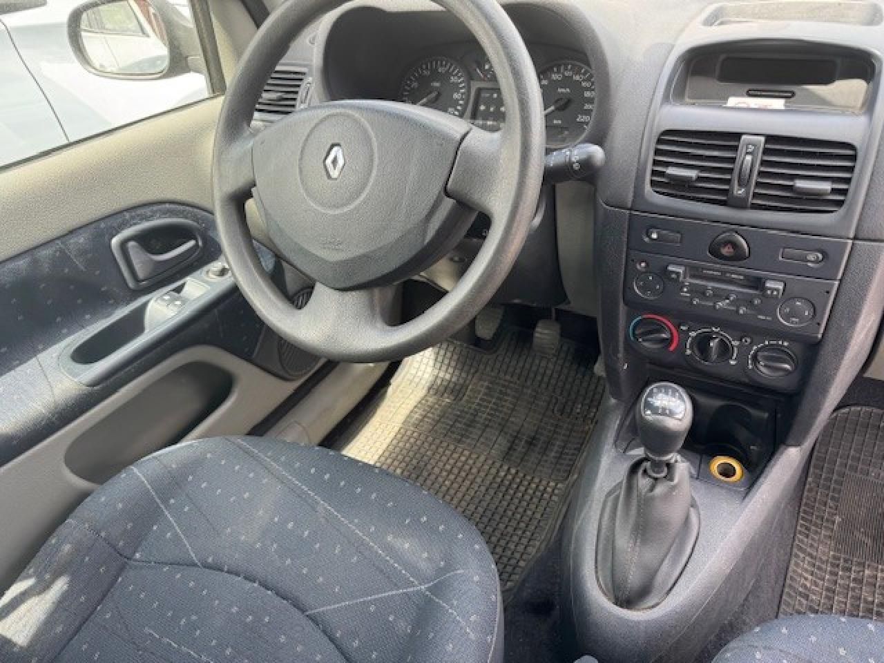 Fahrzeugabbildung Renault Clio II Authentique Confort