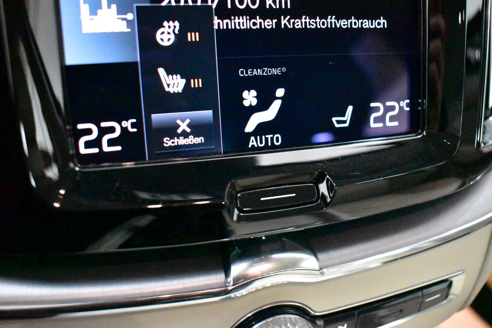 Fahrzeugabbildung Volvo XC60 Momentum Pro Leder,Navi,LED,SH,Memory,AHK e