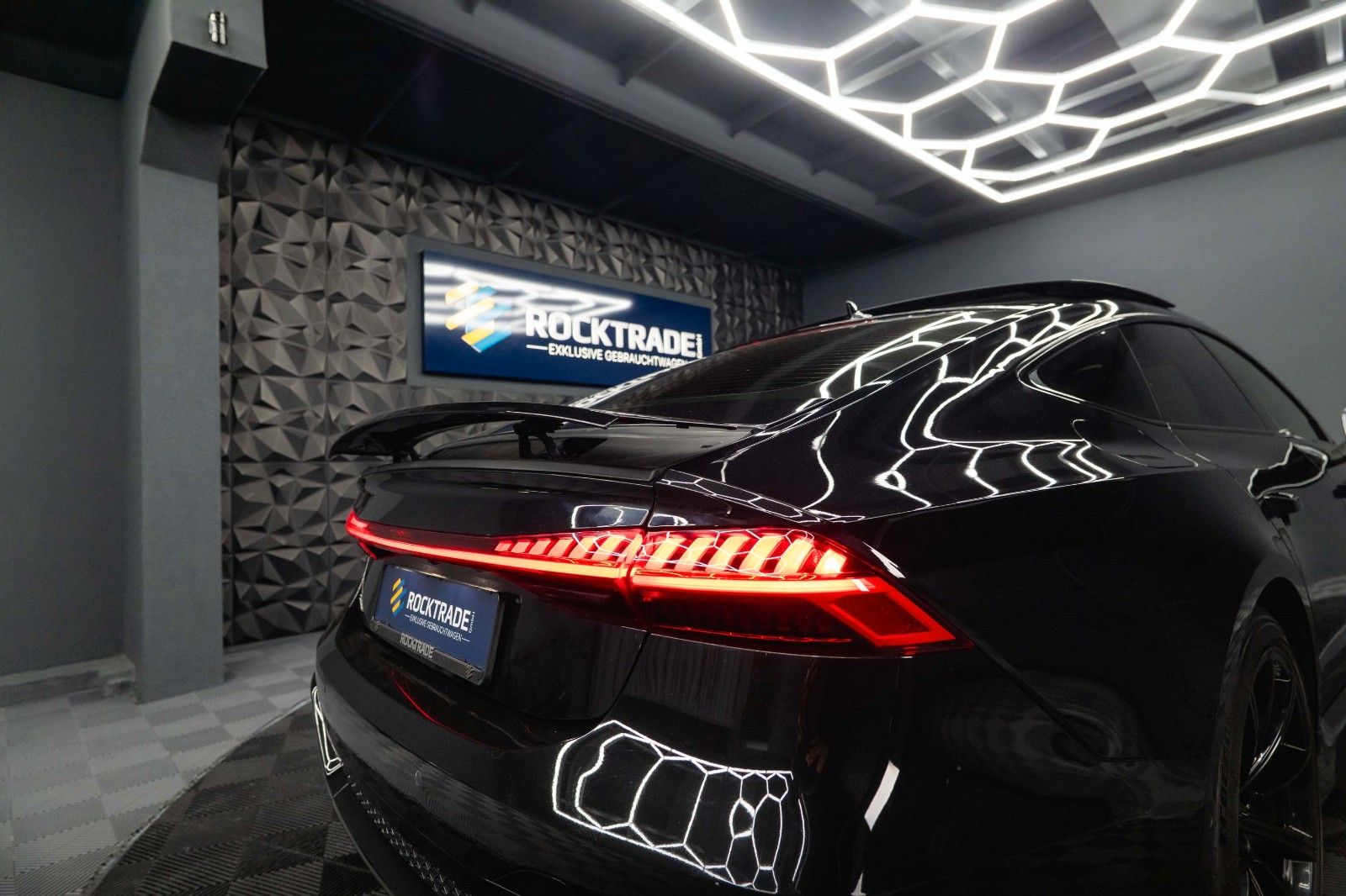 Fahrzeugabbildung Audi RS7 4.0 TFSI quattro | SKY Lounge | Pano | LASER
