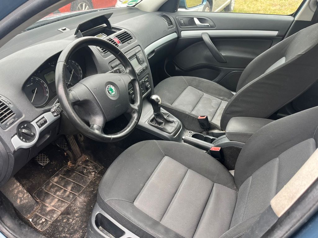 SKODA Octavia Combi 2.0 TDI PD DPF Elegance - Bild 5