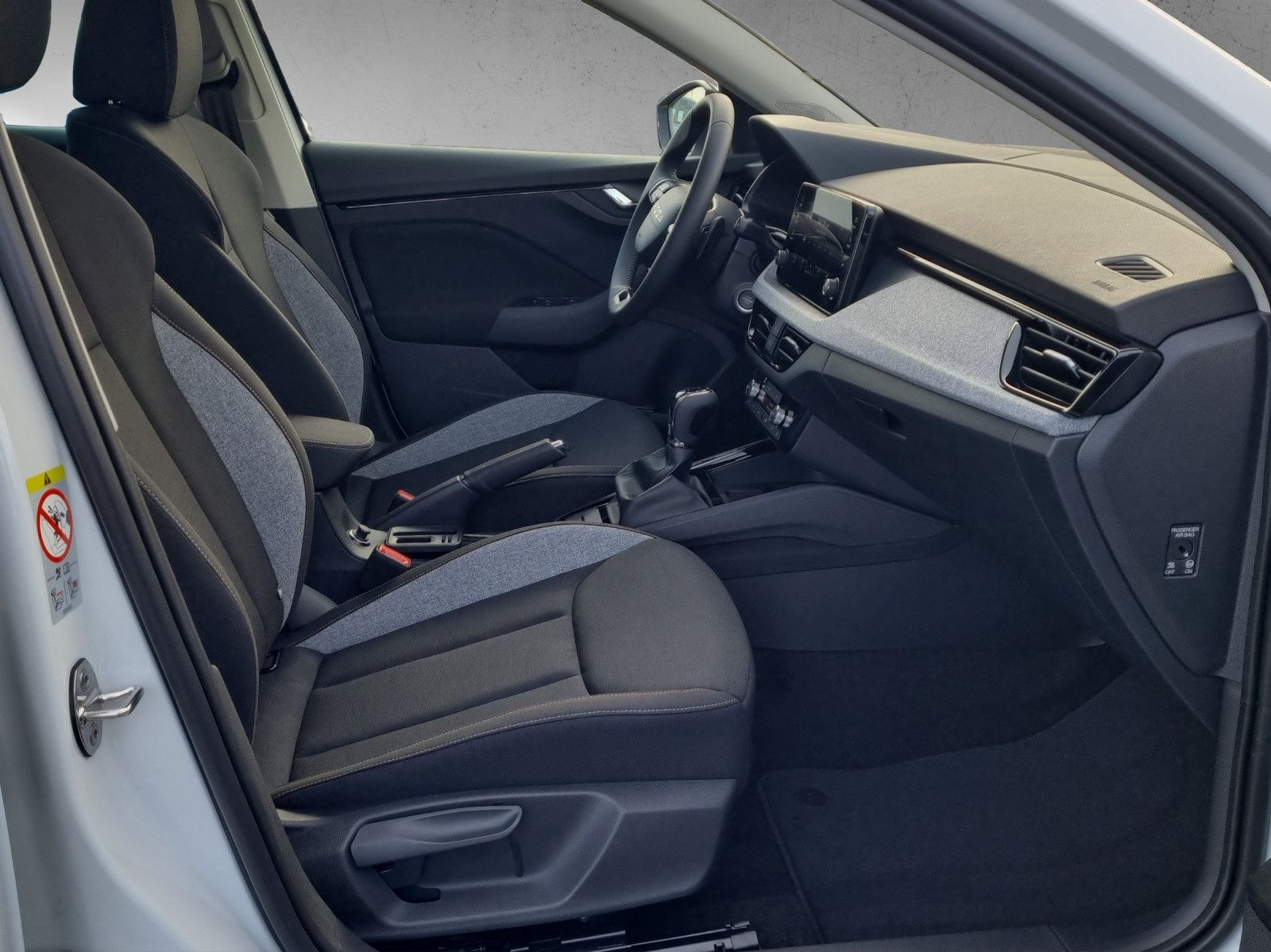 Fahrzeugabbildung SKODA Scala Tour 1,0 TSI DSG Black Image SipmlyClever