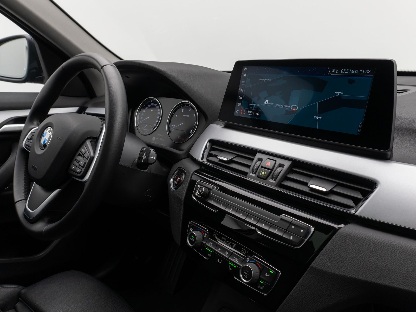 Fahrzeugabbildung BMW X1 xD20d ACC Kamera HUD DAB Memory Leder Panoram