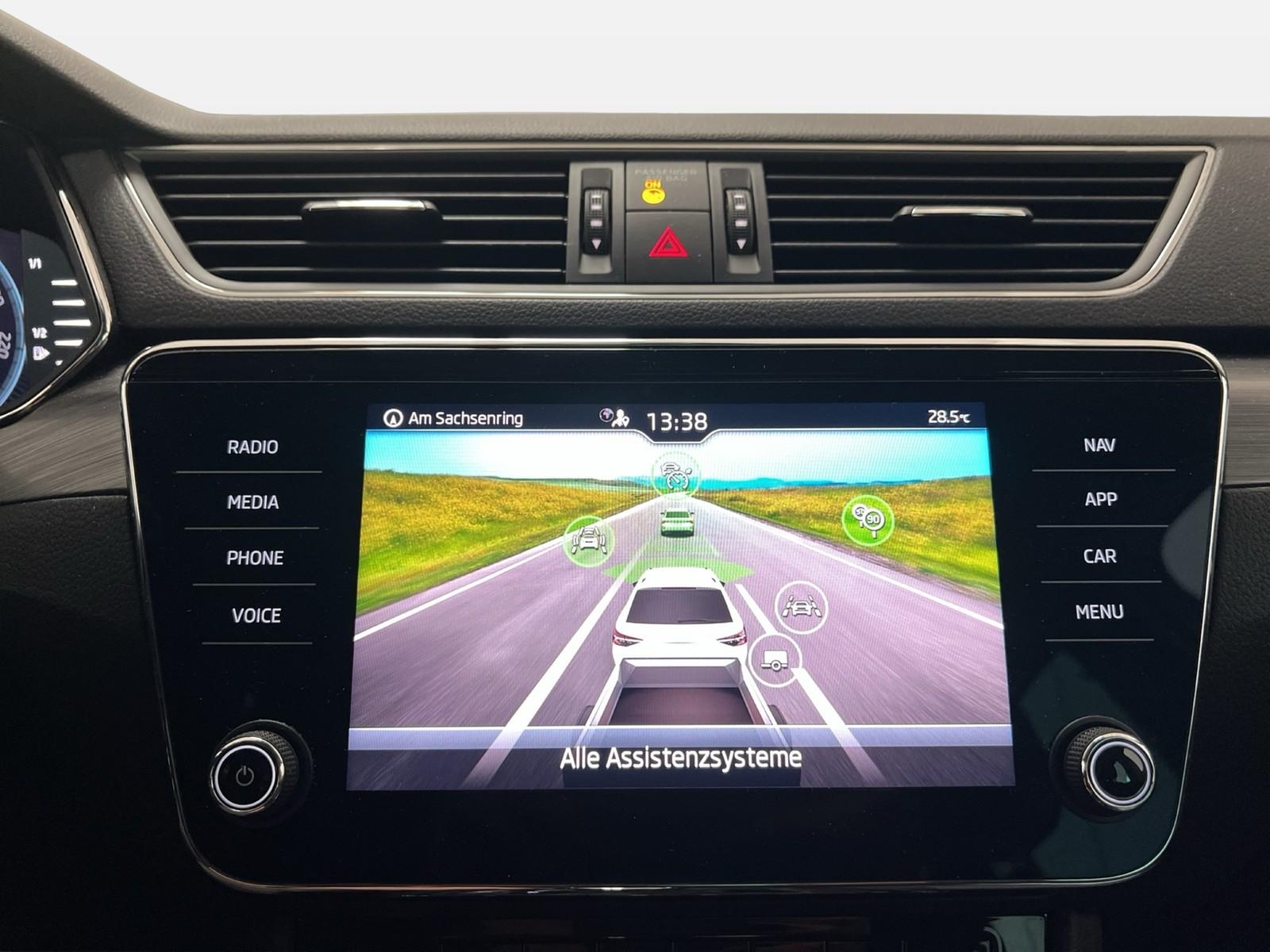 Skoda Superb Combi 2.0 TDI Style AHK RFK 19" NAVI ACC