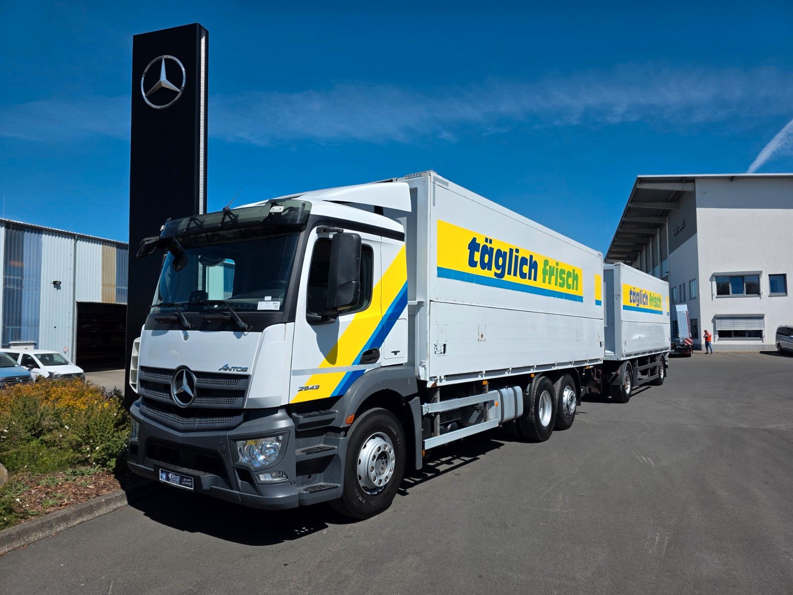 Fahrzeugabbildung Mercedes-Benz Antos 2543 L Schwenkwand LBW BÄR 2.500kg AHK