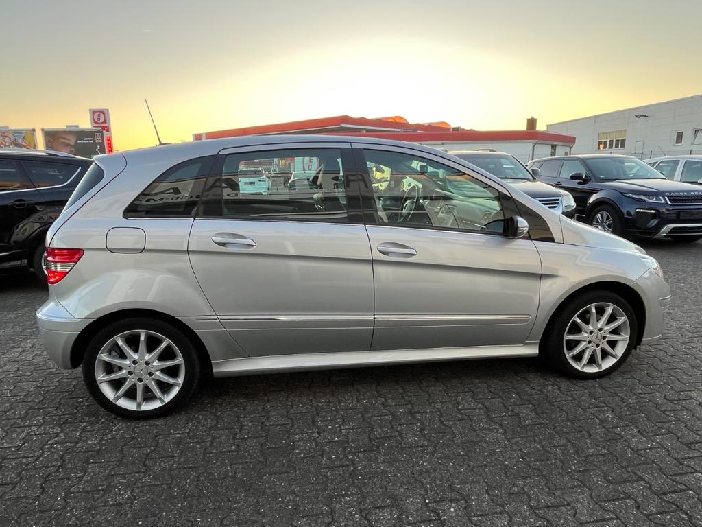 Mercedes-Benz B 200