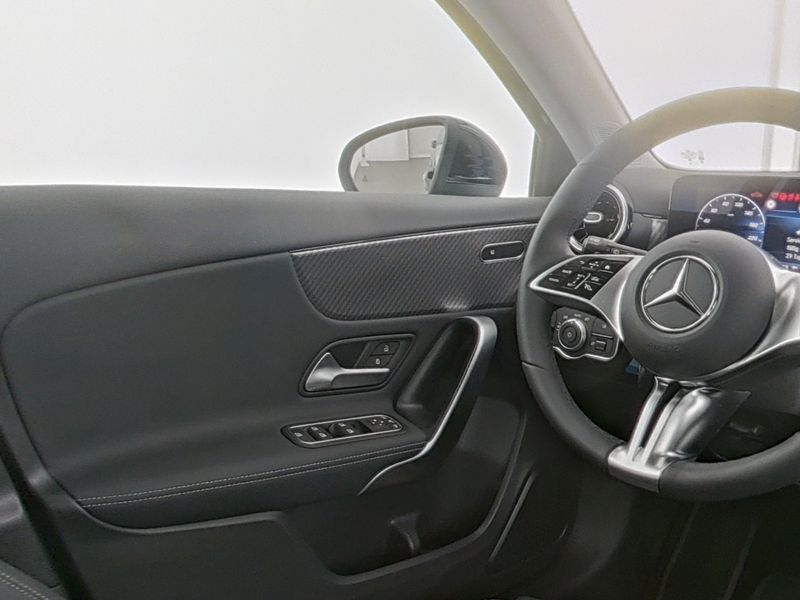 Fahrzeugabbildung Mercedes-Benz A 200 Progressive*Distro*Totwink*360°*MultiBeam*