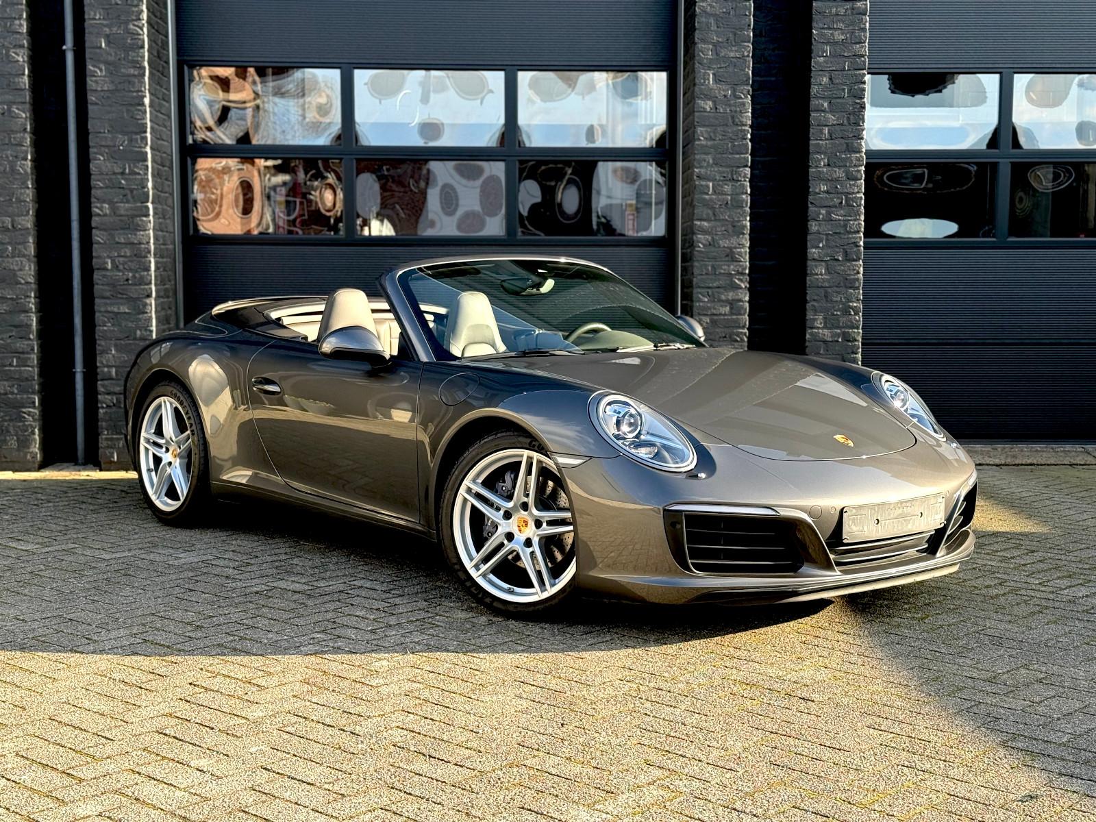 Porsche 911 Carrera Cabriolet * Manual Gearbox! *