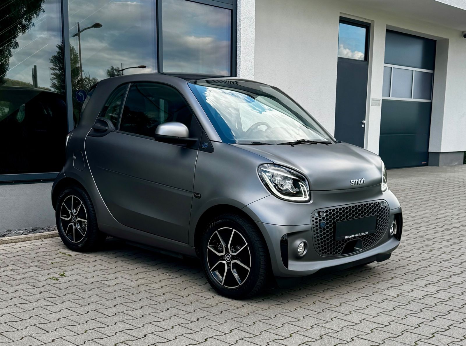 Smart ForTwo EQ*NUR 20.000KM*PANO*NAVI*SHZ*LED*KAM*JBL imagem 2