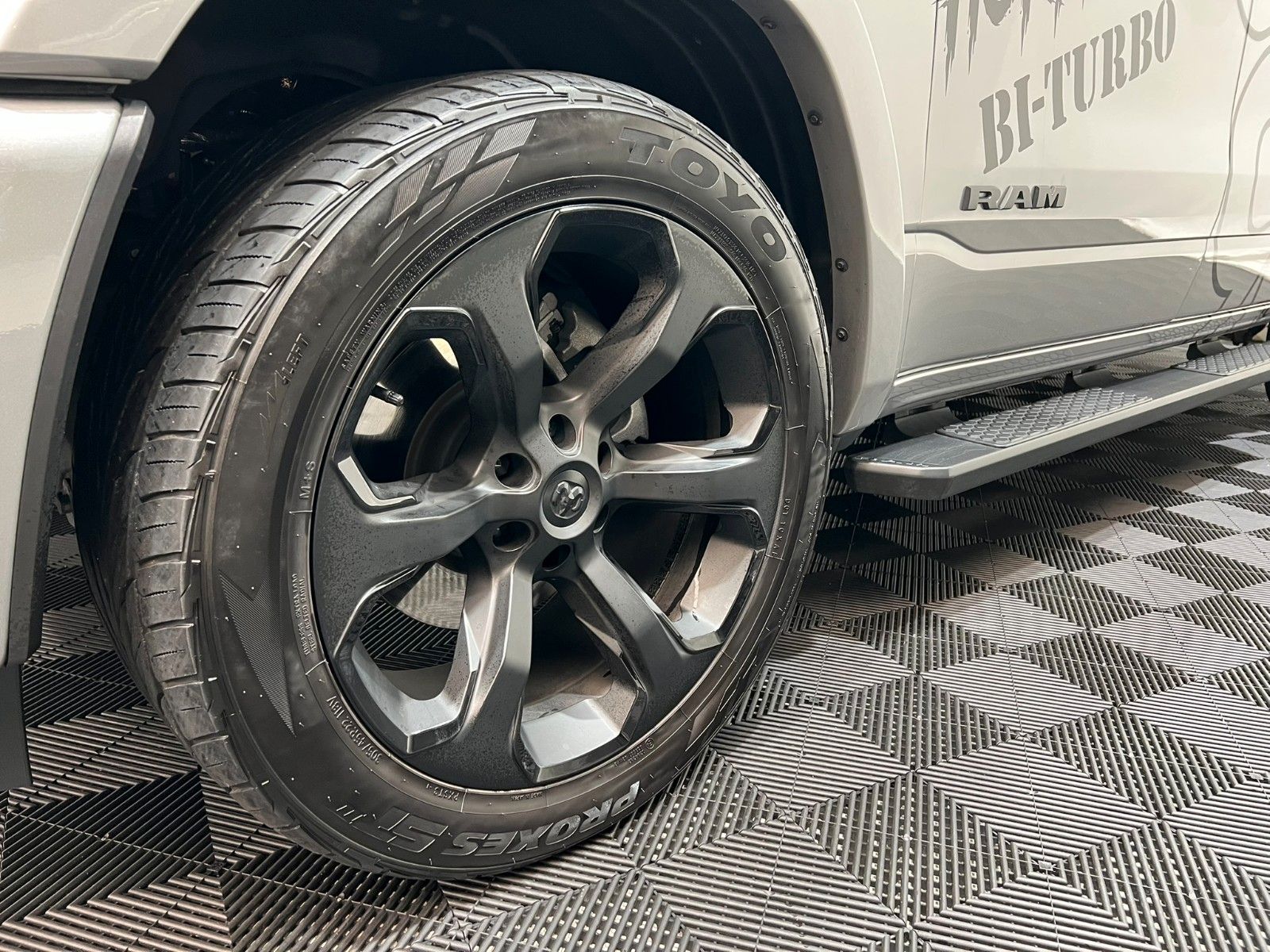 Fahrzeugabbildung Dodge RAM 1500 Laramie Sport 3.0L RTR Umbau