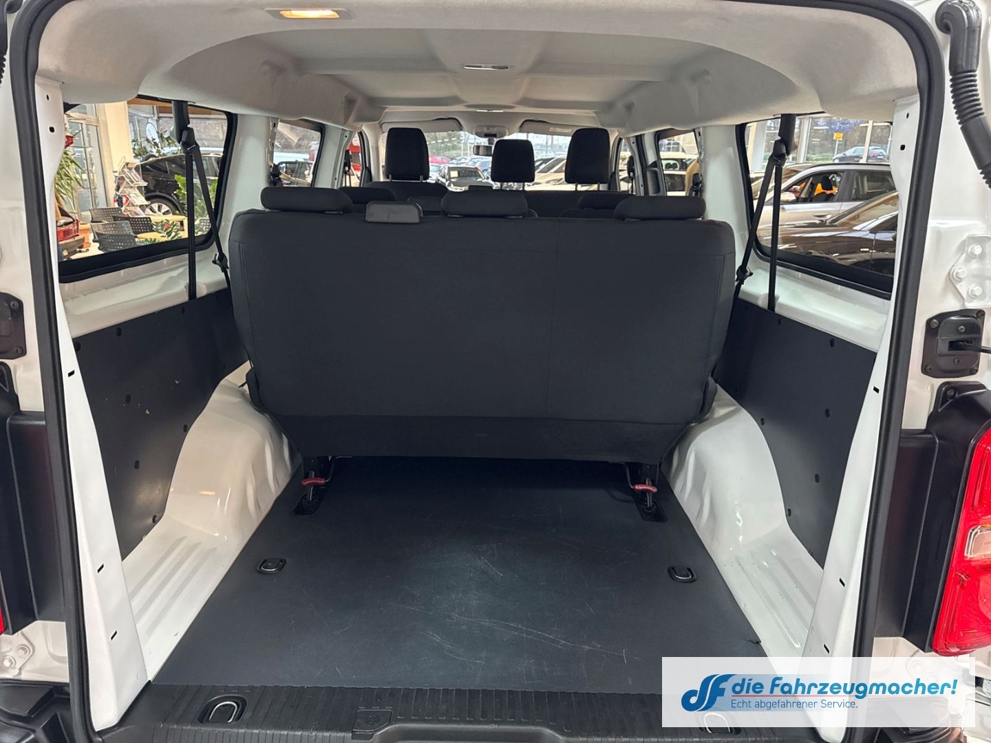 Fahrzeugabbildung Opel Vivaro L Apple CarPlay Android Auto Musikstreami