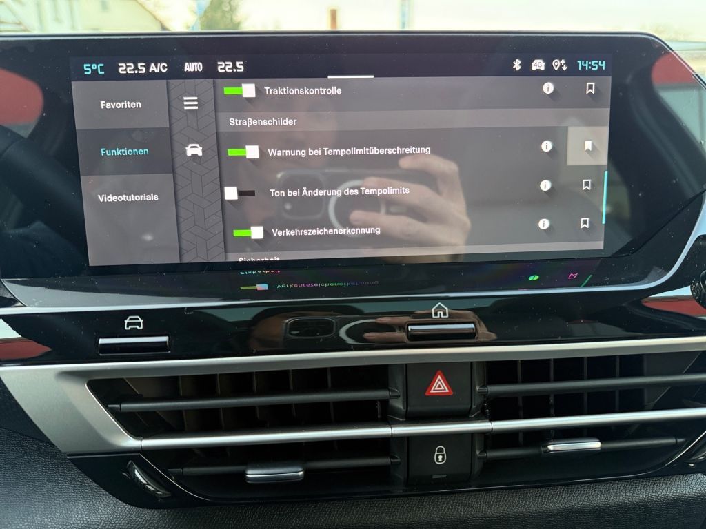 Fahrzeugabbildung Citroën C4 Hybrid 145 MAX - Schiebedach*Winter Paket
