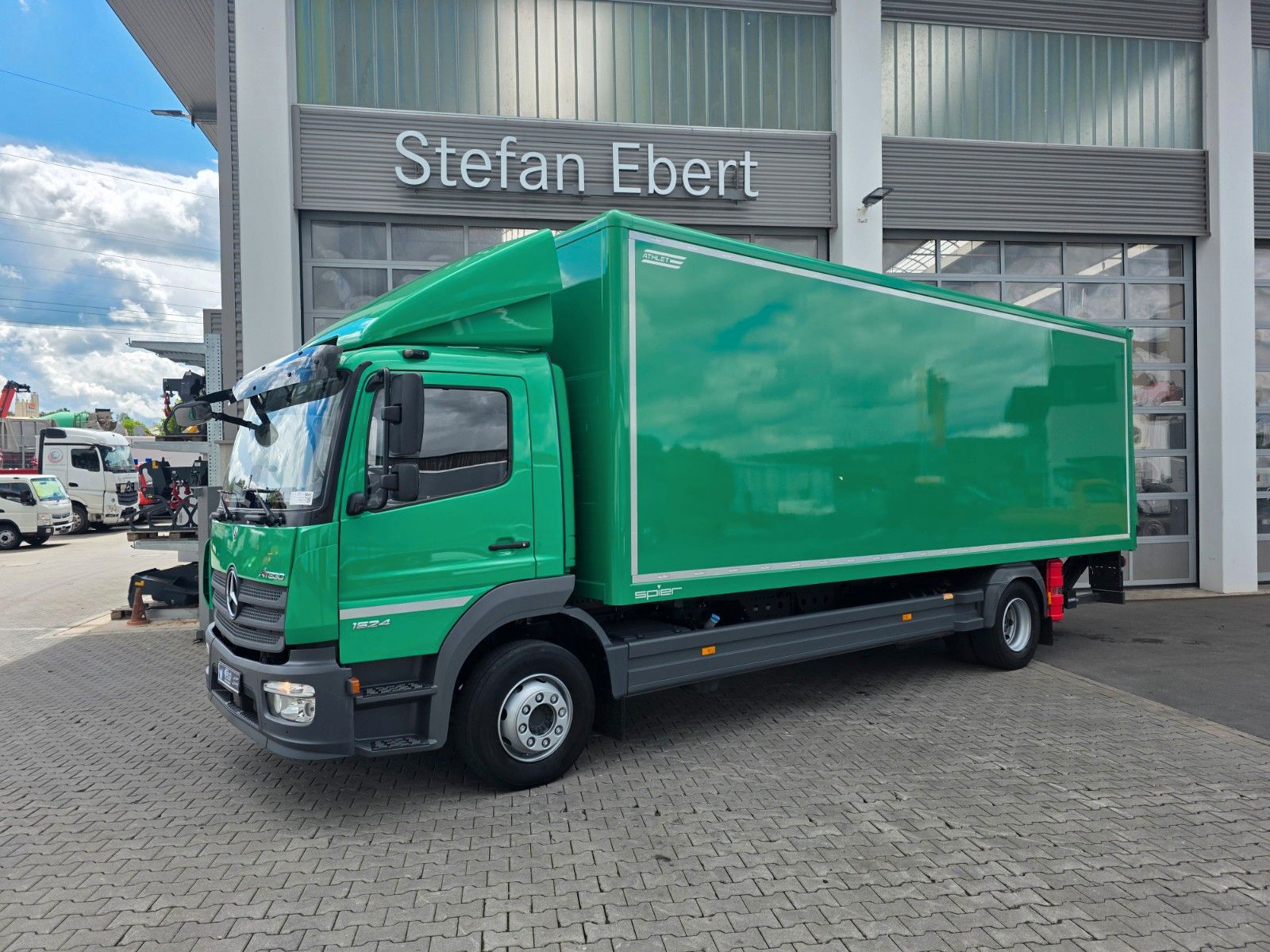 Fahrzeugabbildung Mercedes-Benz Atego 1524 L LBW 2.000kg Tür Kamera Spoiler