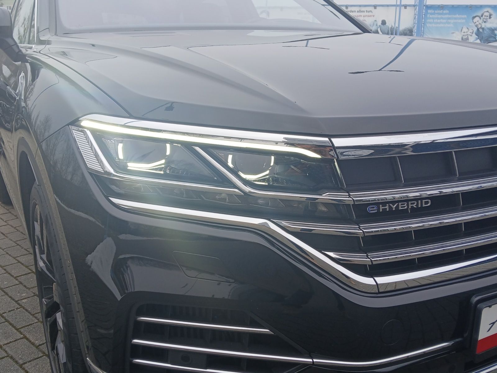 Fahrzeugabbildung Volkswagen Touareg eHybrid Elegance 4M Matrix AHK HUD Pano