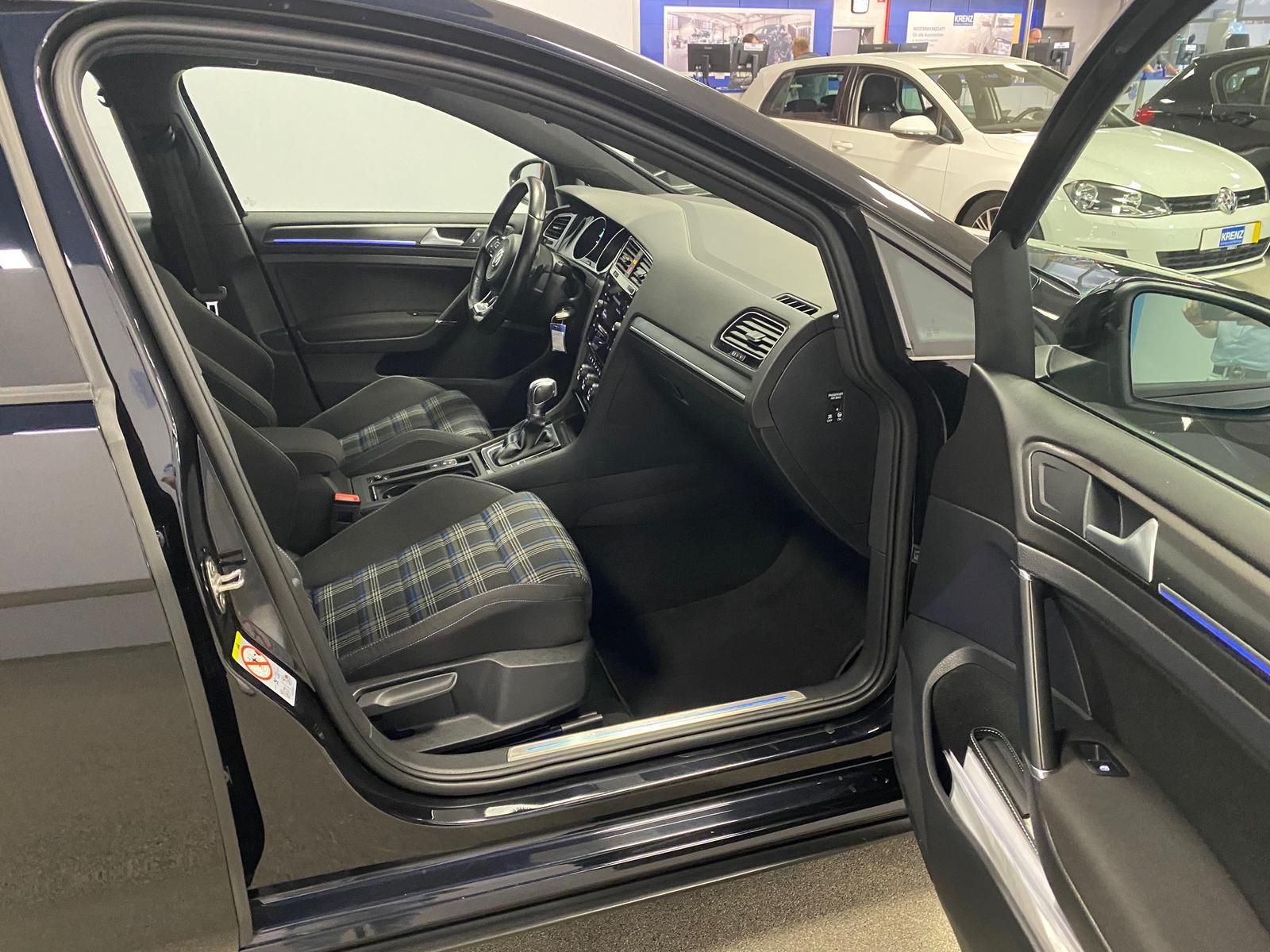Fahrzeugabbildung Volkswagen Golf VII 1.4 PLUG-IN HYBRID GTE+AHK+MATRIX+ACC