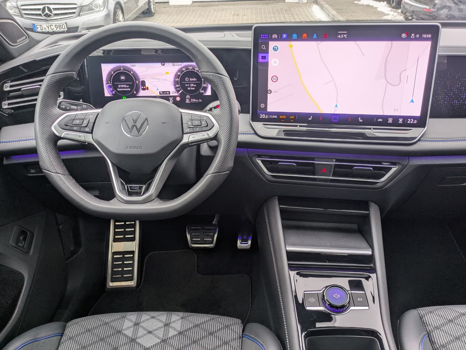 Fahrzeugabbildung Volkswagen Tiguan 2.0 TDI 4M R-Line PANO*H&K*AHK*MATRIX*20"