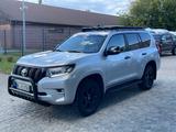 Toyota Land Cruiser 150 2.8D-4D Automatik Leder*RFK*AHK - silberne Toyota Land Cruiser