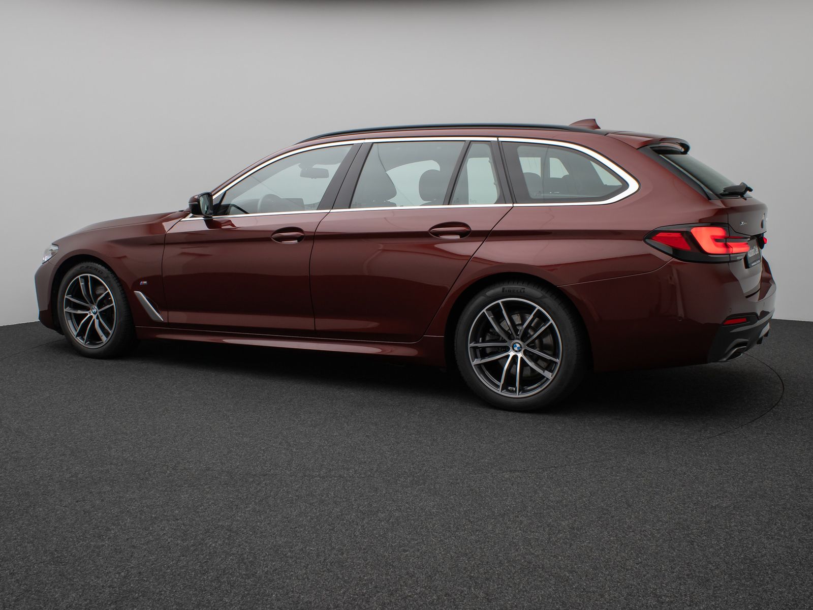 Fahrzeugabbildung BMW 520d xD M Sport Kamera HUD DAB Alarm Individual