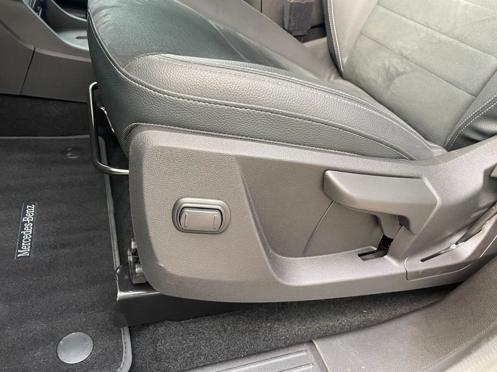 Fahrzeugabbildung Mercedes-Benz T 180 Power Plus Autom Kamera AHK LED MBUX