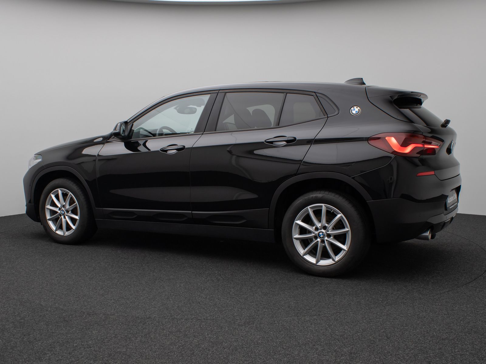 Fahrzeugabbildung BMW X2 sD18i Panorama Parkassist DAB HiFi AHK LED